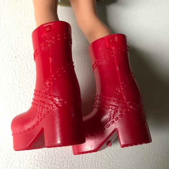 Bratz First Edition Yasmin Doll 2001 MGA Entertainment Long Hair Red Shirt - Picture 4 of 9